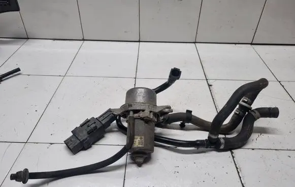 Opel Astra J Vacuum pump 13398752 00942827 17497941