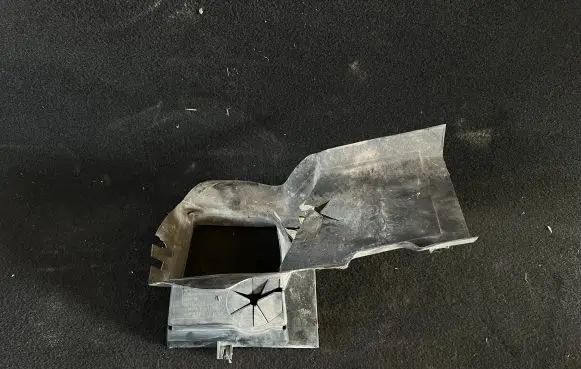 Volkswagen PASSAT B5.5 Other engine bay part 3B0121467C