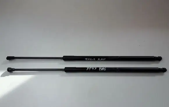 Opel Grandland X Tailgate strut 9820374580