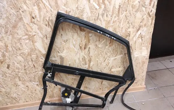 Rear window lifting mechanism without motor