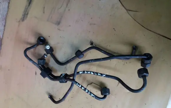 Volkswagen Sharan Fuel injector supply line/pipe 