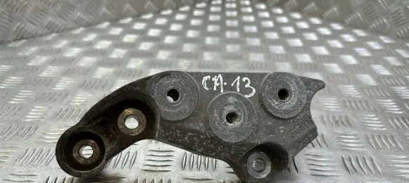 Gearbox mounting bracket