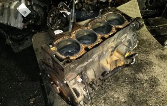 Peugeot 206 Engine block 10DYGX