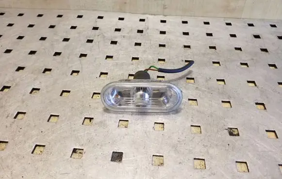 Volkswagen PASSAT B5.5 Front fender indicator light 1J0949117