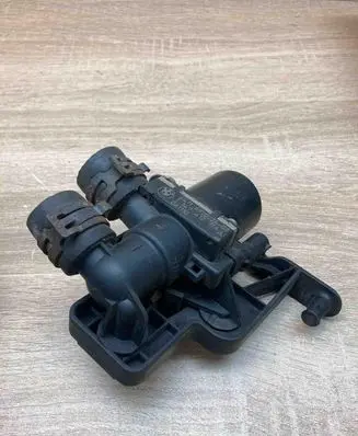 BMW 5 E60 E61 Coolant heater control valve 6920226 1147412174 41110