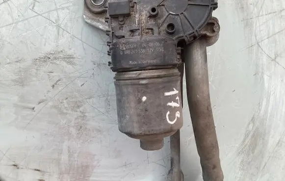Opel Astra H Front wiper linkage and motor