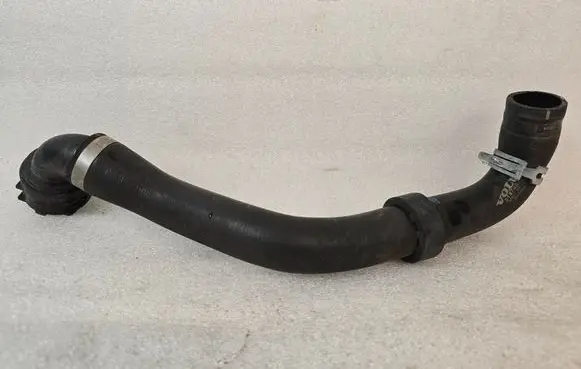 Volvo XC90 Engine coolant pipe/hose 31474845