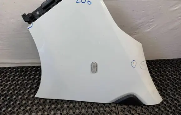 Renault Trafic III (X82) Fender 