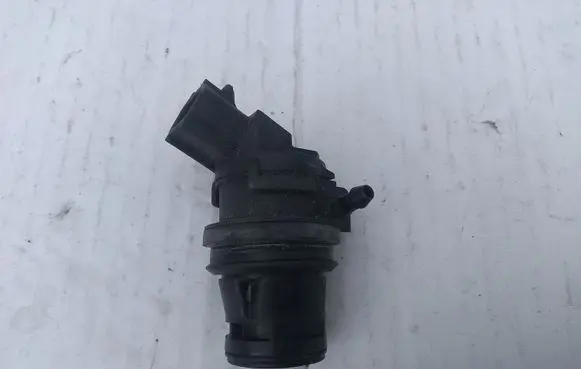 Mazda 3 I Windscreen/windshield washer pump 8603109120