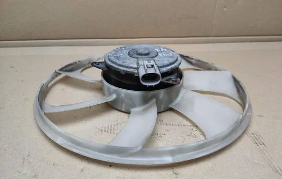 Toyota Prius+ (ZVW40) Electric radiator cooling fan