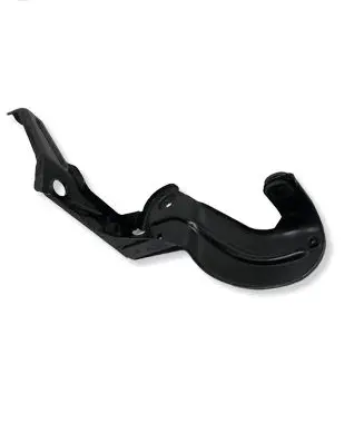 Audi A6 S6 C6 4F Intercooler pipe mounting bracket 4F0145813F