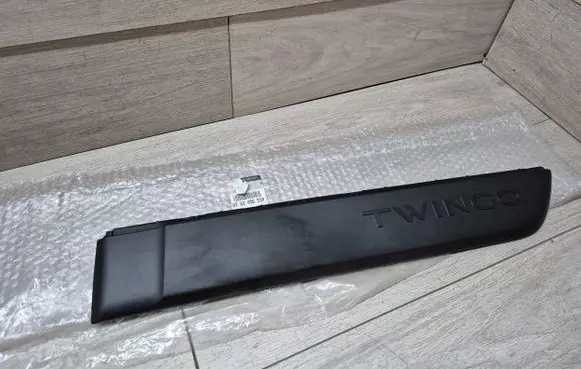 Renault Twingo III Rear door trim (molding) 828209653R