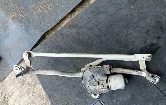 Audi A6 S6 C6 4F Front wiper linkage and motor 4F1955119D 0390241654