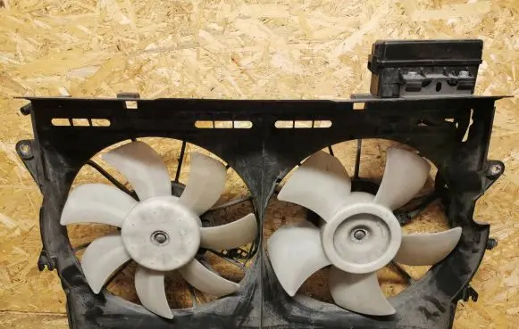 Toyota Corolla Verso AR10 Fan set DT4227502520
