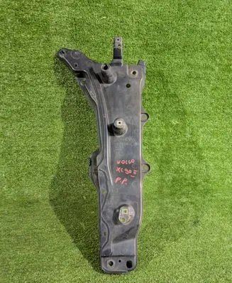 Volvo XC90 Fender mounting bracket 