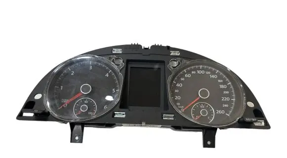 Volkswagen PASSAT B7 Speedometer (instrument cluster) 3AA920880F