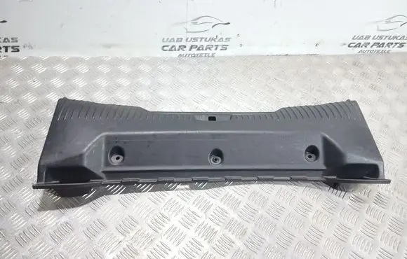 Trunk/boot sill cover protection