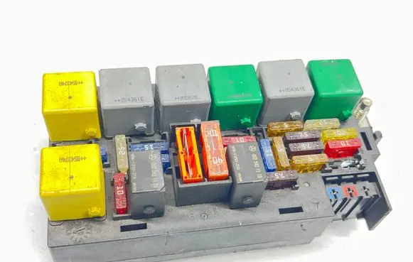 Mercedes-Benz ML W164 Fuse module A1645400672