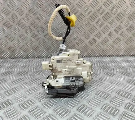 Volkswagen Touareg II Coupe door lock (next to the handle) 8J2837015A