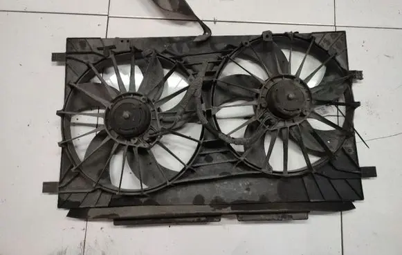 Dodge Caliber Radiator cooling fan shroud 1115107VE