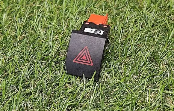 Skoda Fabia Mk2 (5J) Hazard light switch 5J0953235D 10013431