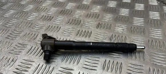 Mazda CX-5 Fuel injector SH0113H50