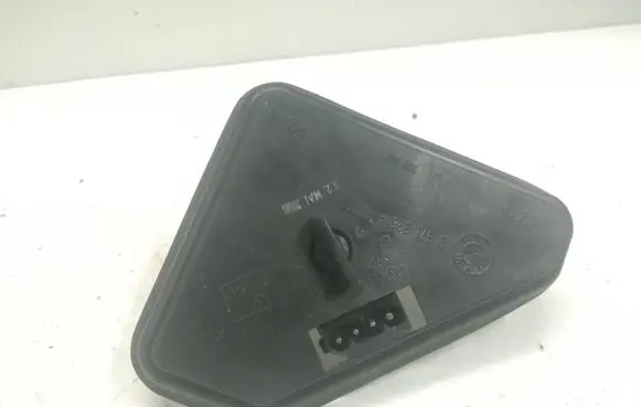BMW 5 E39 Tail light bulb cover holder 8371325