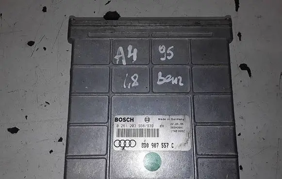Audi A4 S4 B5 8D Engine control unit/module 0261203939 8D0907557C