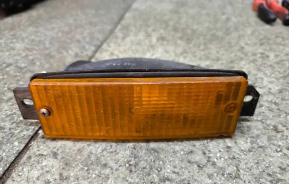 BMW 3 E30 Front bumper turn signal 1386011