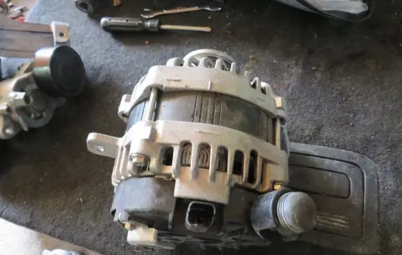 Citroen C4 Grand Picasso Generator/alternator 9827171980