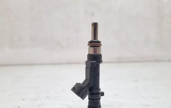 Audi A4 S4 B6 8E 8H Fuel injector 06E133551