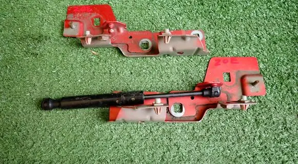 Fender mounting bracket