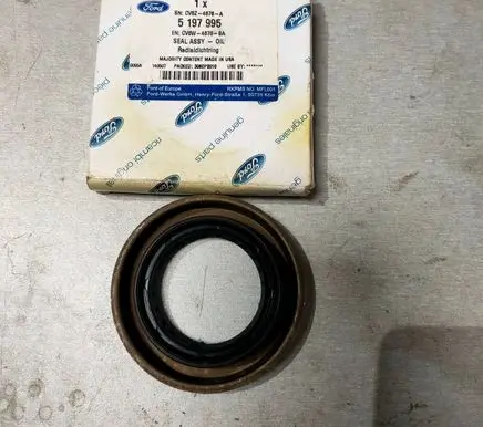 Ford Kuga II Gearbox gasket 5197995