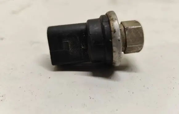 Audi A4 S4 B6 8E 8H Air conditioning (A/C) pressure sensor 8z0959126