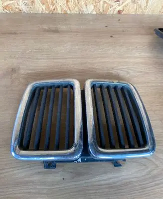 BMW 5 E28 Front bumper upper radiator grill