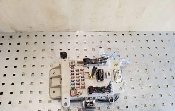 Toyota RAV 4 (XA20) Fuse module