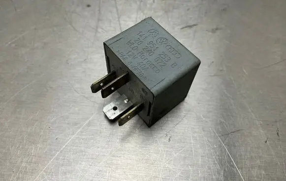 Volkswagen Touran I Other relay 141951253B 20240072