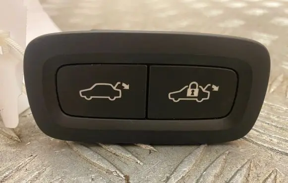 Volvo S90, V90 Tailgate/boot open switch button 31376890