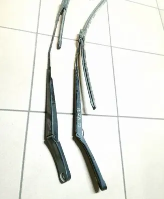 Seat Ibiza IV (6J,6P) Front wiper blade arm 6J1955410 6J1955409