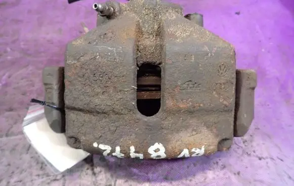 Volkswagen PASSAT B6 Front brake caliper