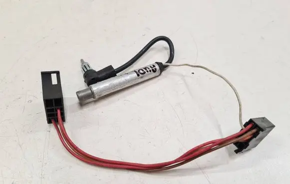 Audi A4 S4 B5 8D Aerial antenna amplifier 7607001079