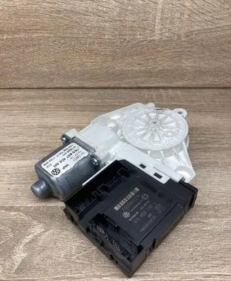 Volkswagen PASSAT B6 Front door window regulator motor 1K0959792L 1K5837402AH