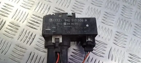 Volkswagen Golf III Coolant fan relay 1h0919506a 898659