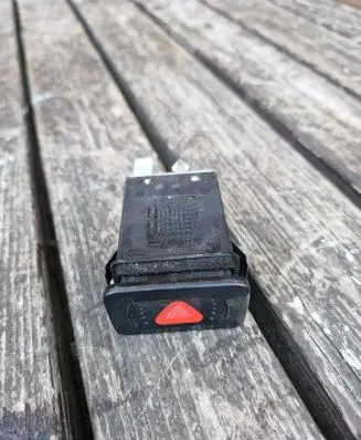 Volkswagen Golf IV Hazard light switch