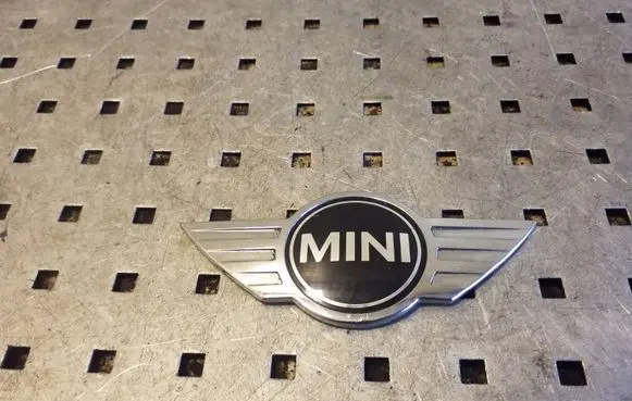 Mini Cooper Countryman R60 Manufacturer badge logo/emblem 