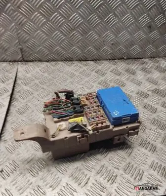 Toyota Corolla E120 E130 Fuse module 8264102040