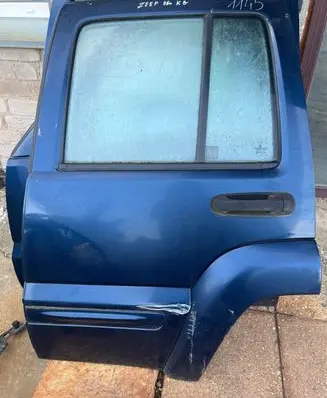 Jeep Cherokee Rear door