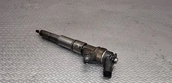 BMW 5 E60 E61 Fuel injector 0445110212 7794652