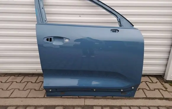 Volvo XC40 Front door
