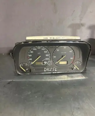 Volkswagen Golf III Speedometer (instrument cluster) 87001262